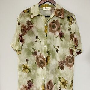 Laura Petite Sheer Short Sleeve Floral Blousee
